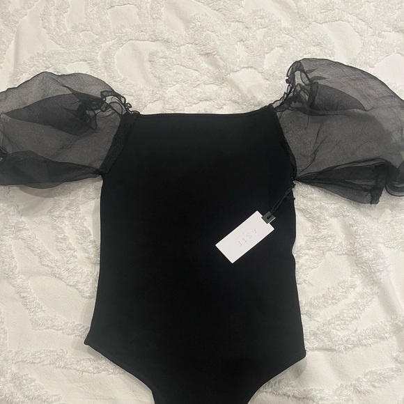 Astr black puff sleeve bodysuit size medium nwt - Picture 2 of 3